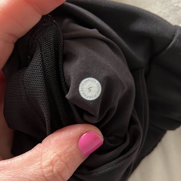 Lululemon on the fly pants - Picture 4 of 4